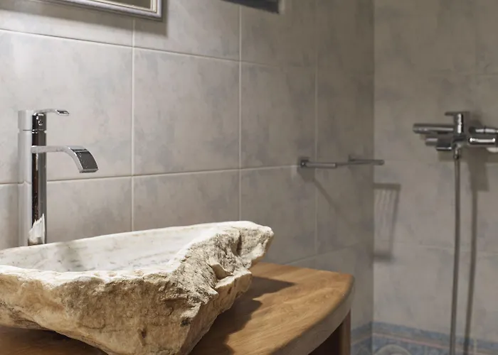 Christou Estate & Pyrgos Kallistis