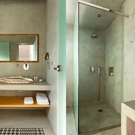 Christou Estate & Отель